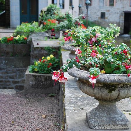 Готель Logis Auberge De La Selune Ducey-Les Cheris Екстер'єр фото