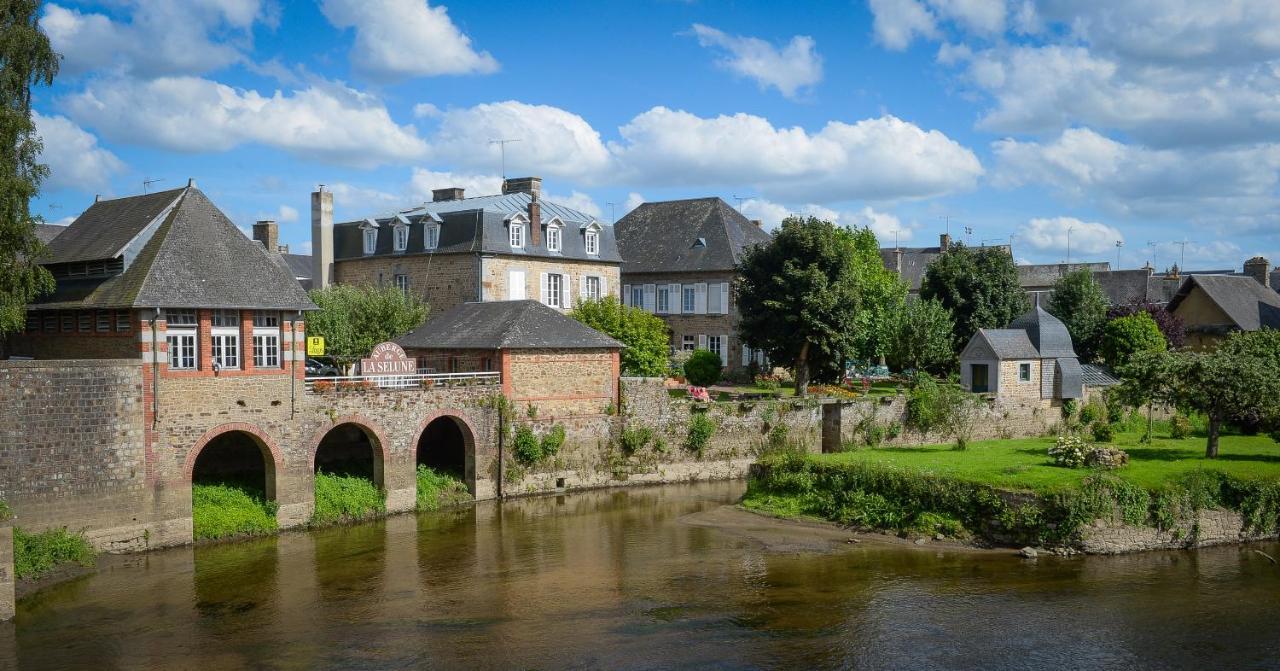 Готель Logis Auberge De La Selune Ducey-Les Cheris Екстер'єр фото